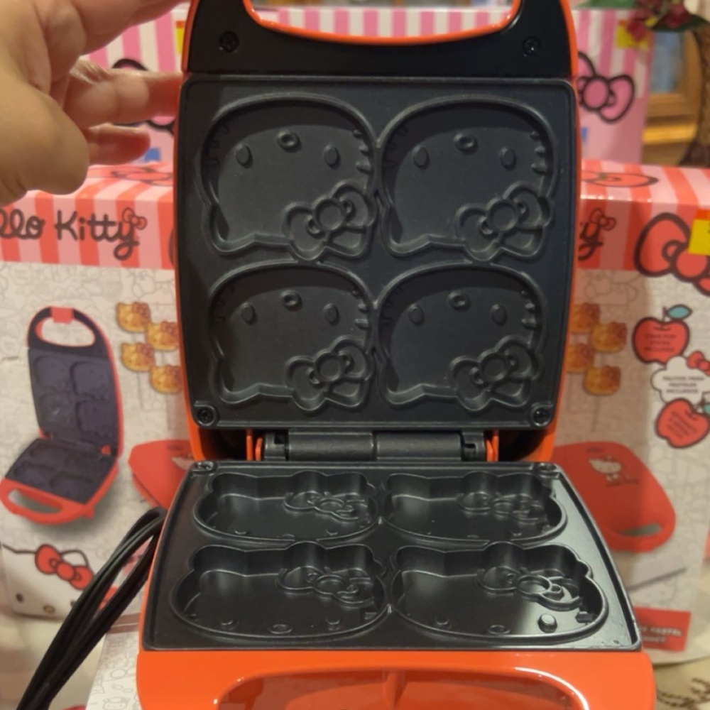 Hello Kitty Cake Pop Maker